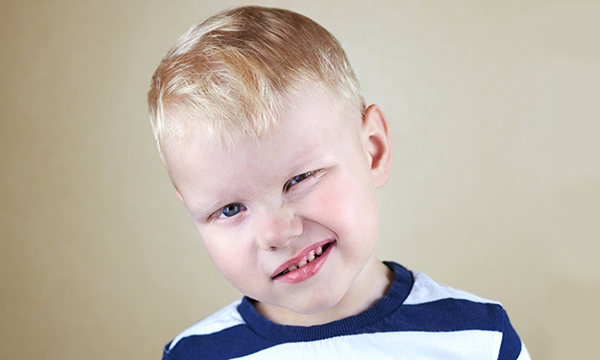 ما هي متلازمة توريت عند الأطفال؟ وكيف يتم علاجها؟