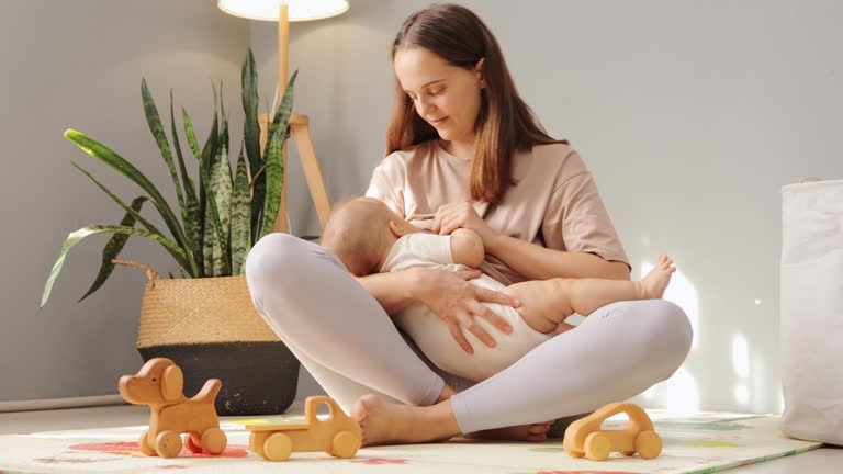 ما هي فوائد الرضاعة الطبيعية والمدة الطبيعية لها؟ وكيفية حل مشاكلها؟